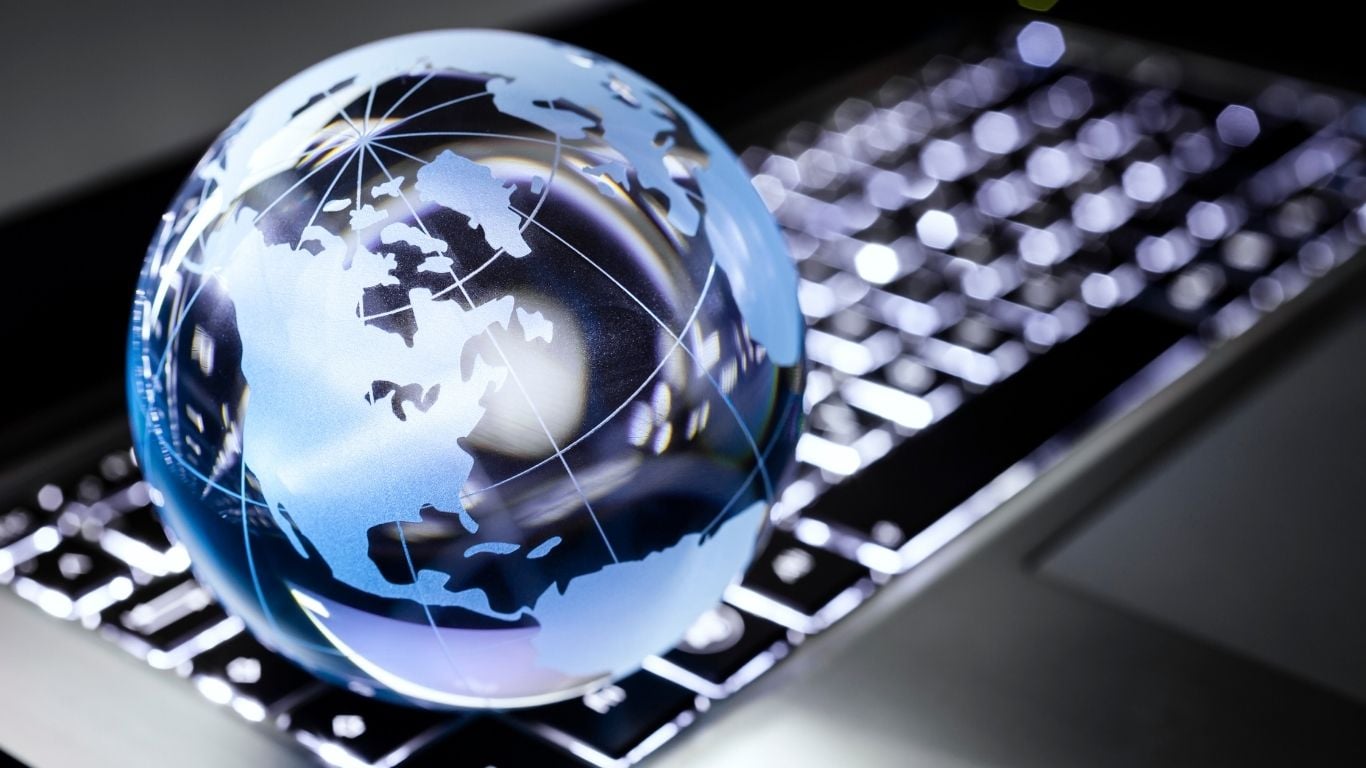 10 US Based Companies Hiring Outside US